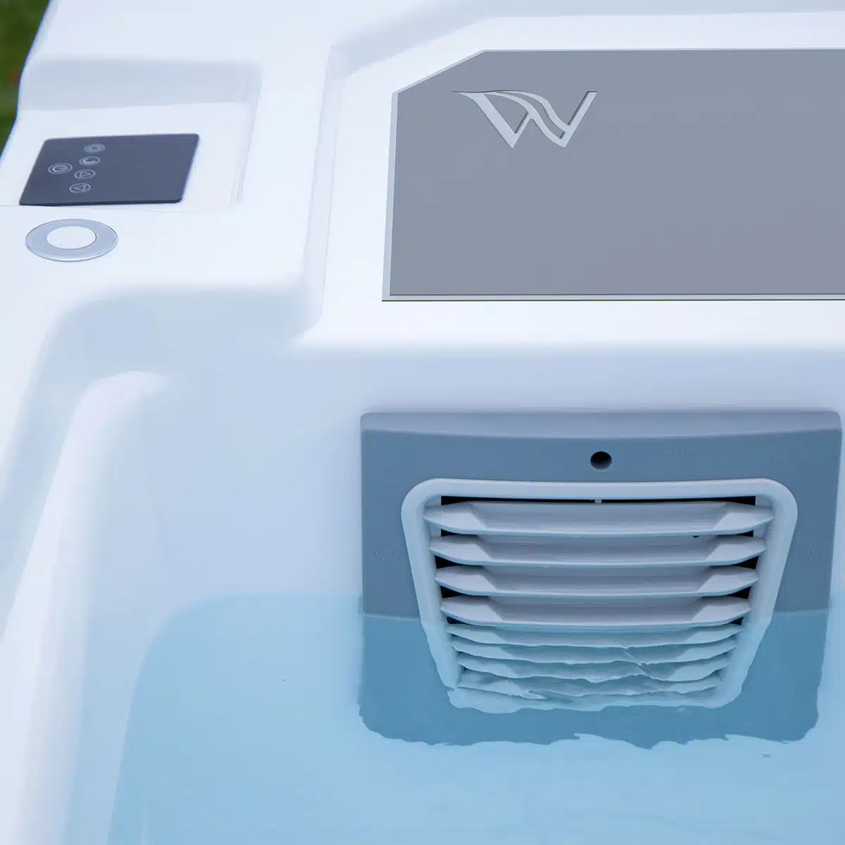 wellis Iceland cold plunge tub filterhouse